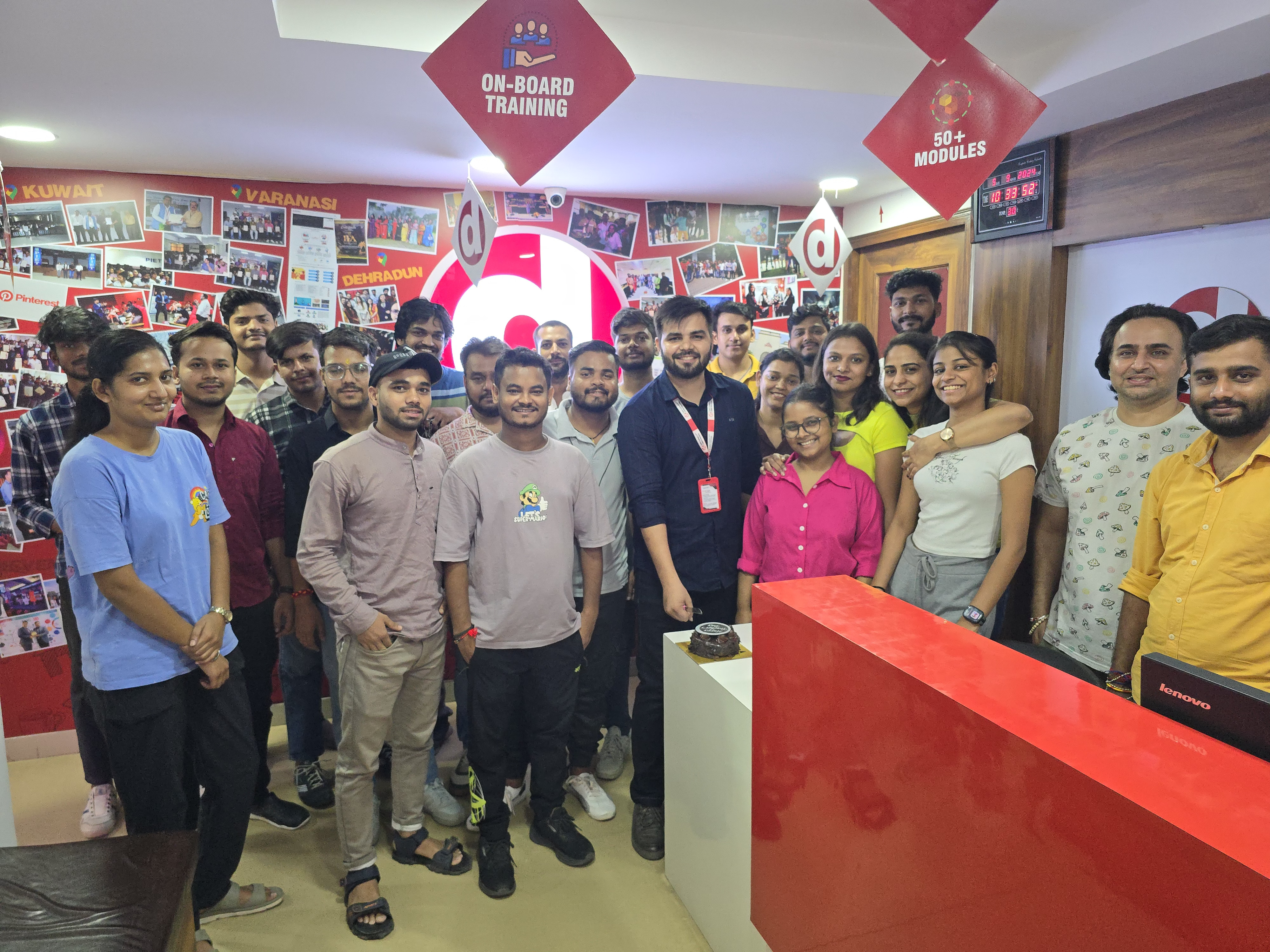 Students practicing AI tools in digital marketing at DIDM Noida