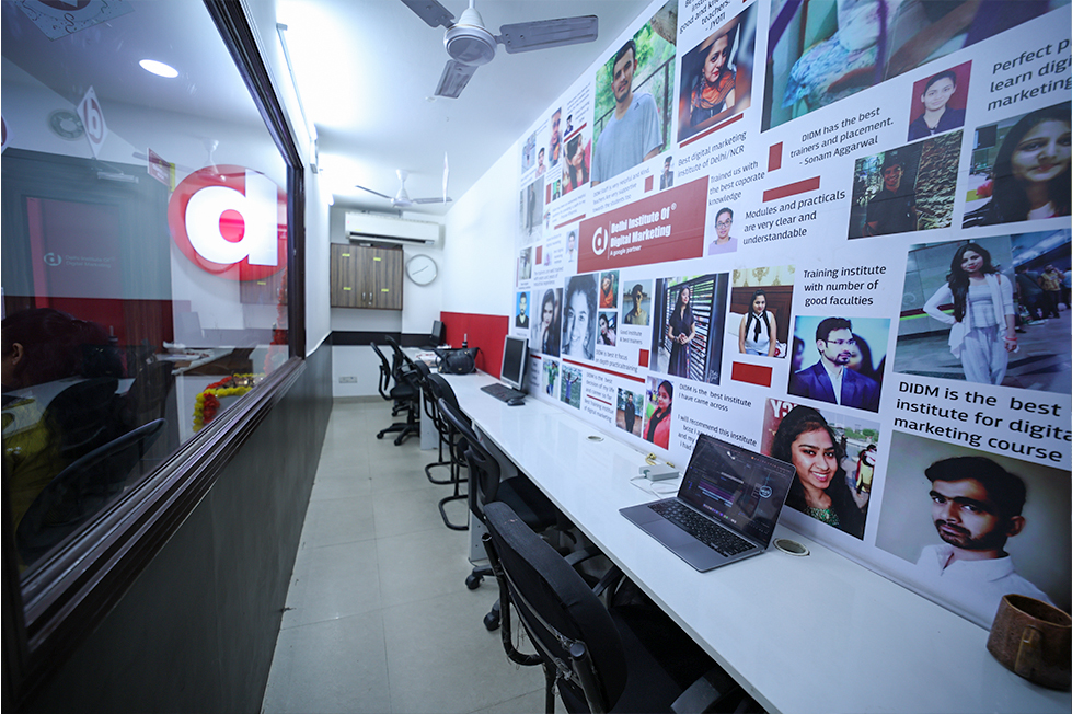 Digital marketing with AI course students in DIDM Gurgaon