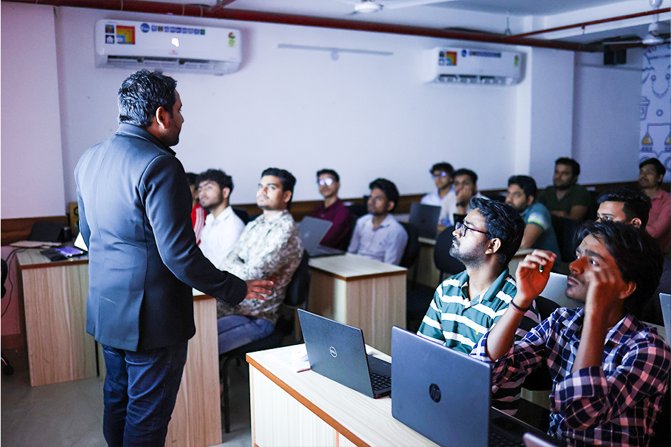 Digital marketing with AI course students in DIDM Pitampura classroom