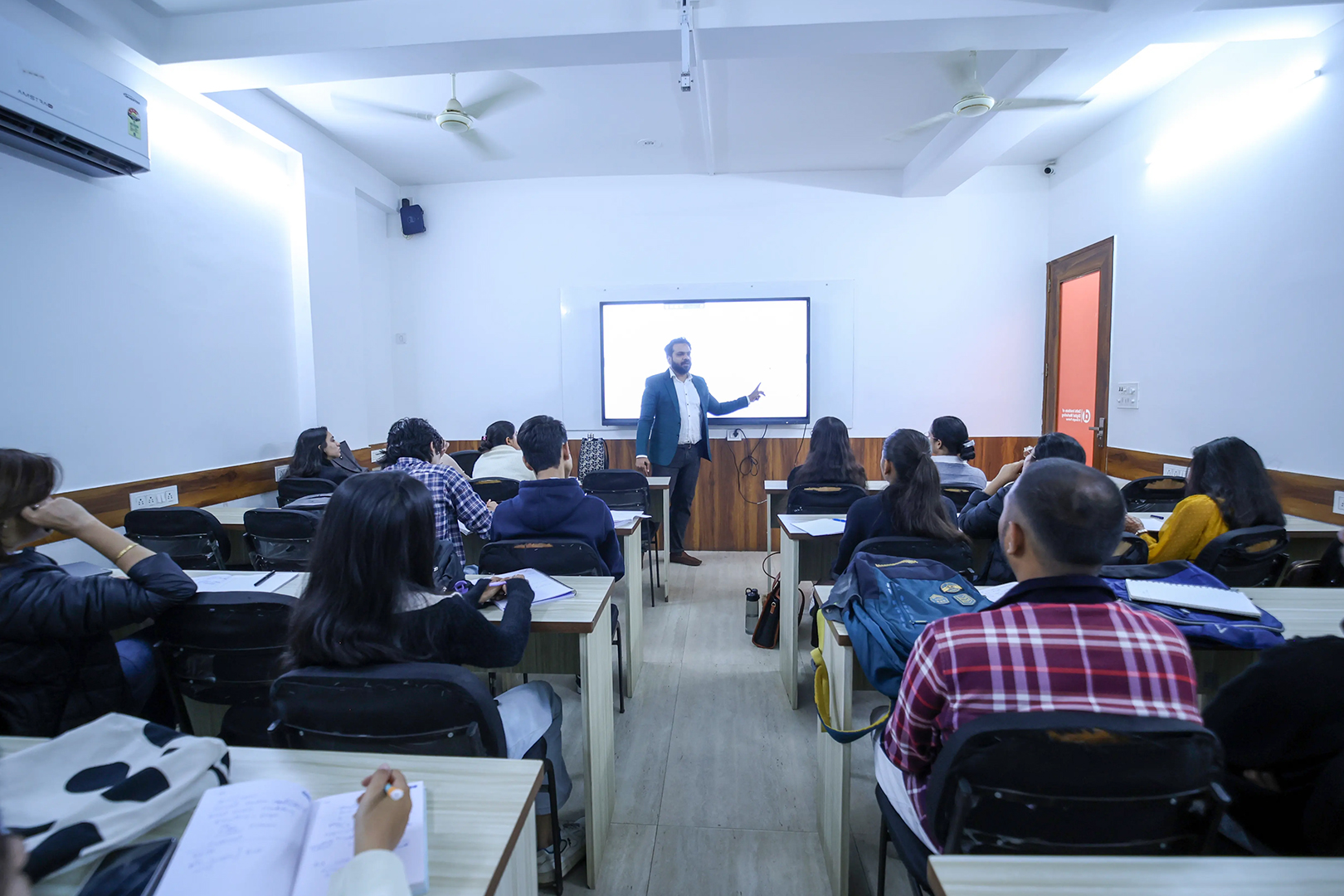 Rajouri Garden Branch 01