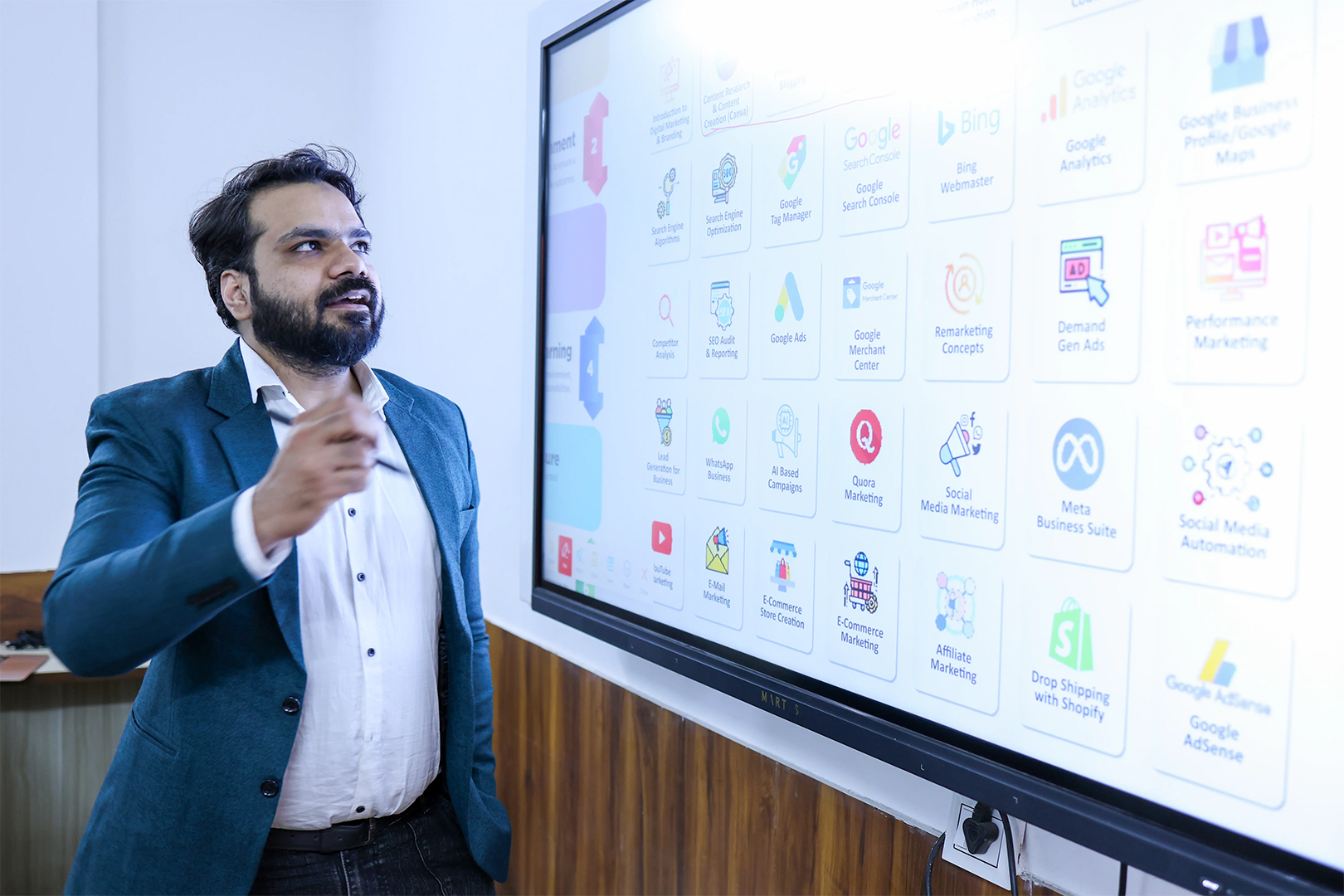 Rajouri Garden Branch 01